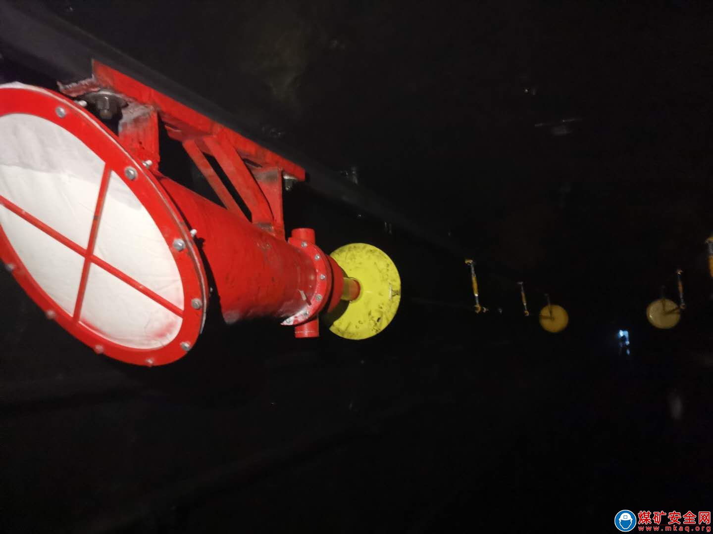淮南張集煤礦又添一件隔爆神器，為煤礦工人多了一層保護(hù)措施