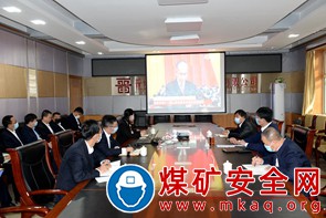 晉能能控股山西煤業(yè)股份有限公司干部員工認(rèn)真收看中國共產(chǎn)黨山西省第十二次黨代會開幕盛況