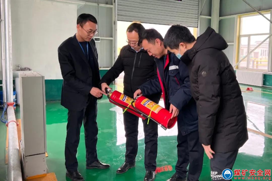 中能袁大灘煤礦開展冬季“三防”及井下輔助運輸車輛專項檢查