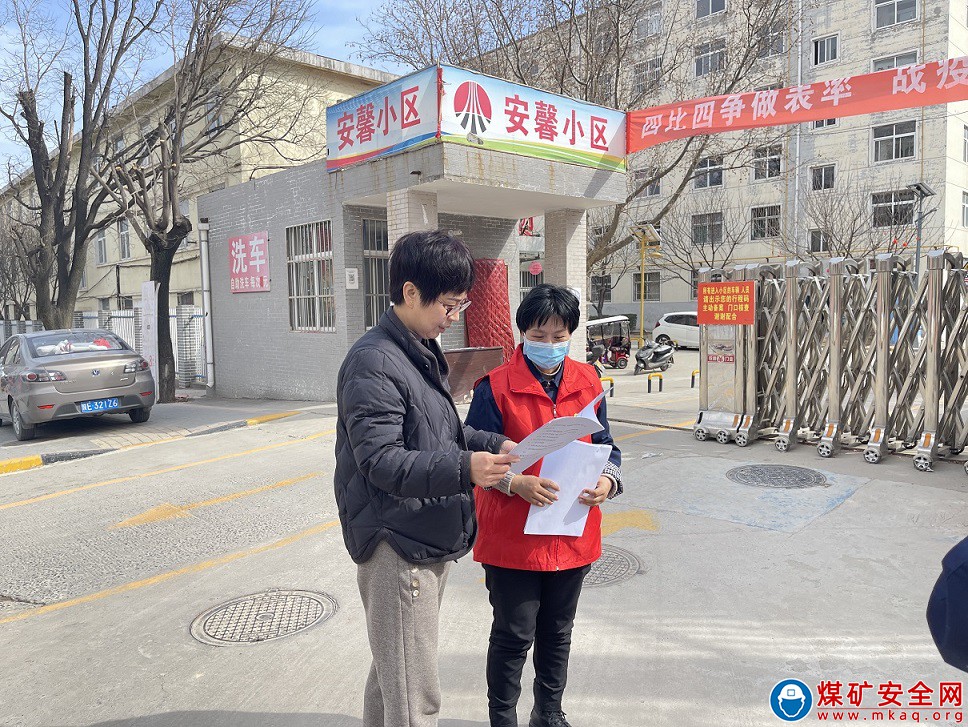 學(xué)雷鋒日，社區(qū)志愿者走上街頭、走進(jìn)小區(qū)服務(wù)居民