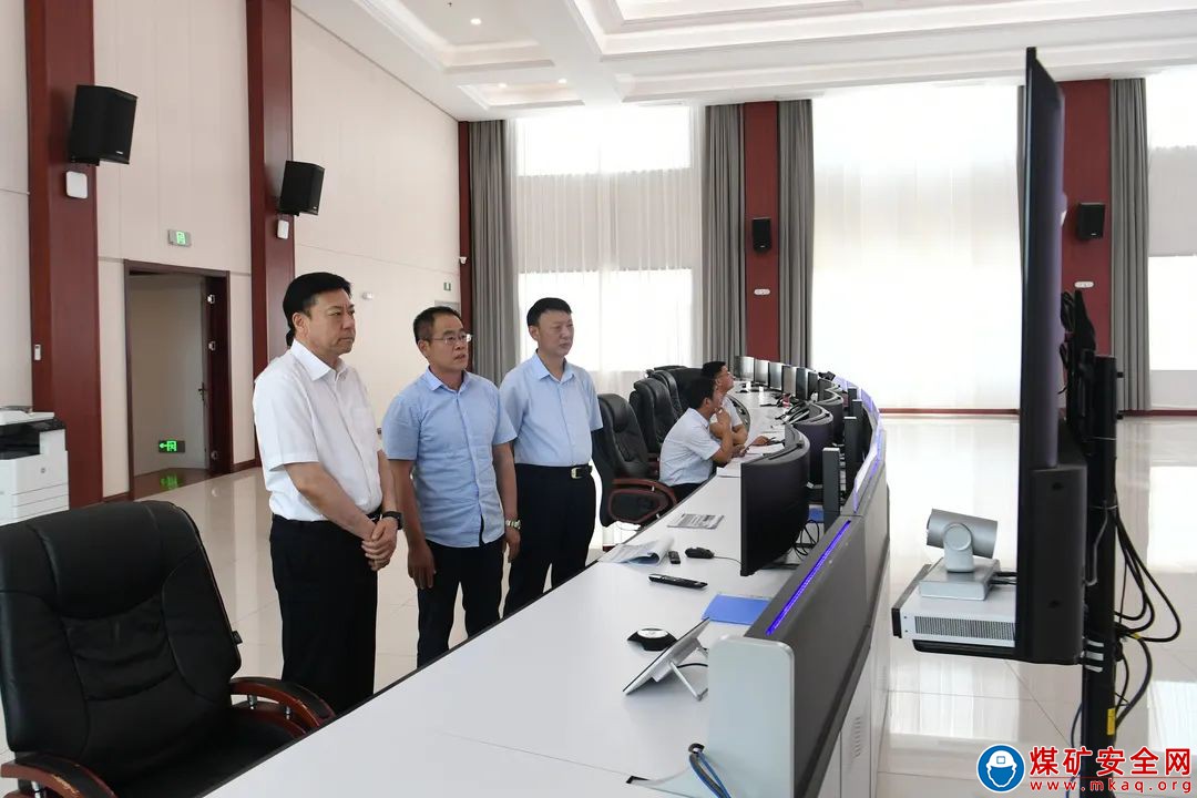 山能棗礦集團(tuán)兩級(jí)聯(lián)動(dòng)，實(shí)戰(zhàn)化開展暴雨天氣地面防洪搶險(xiǎn)與井下水害事故應(yīng)急演練
