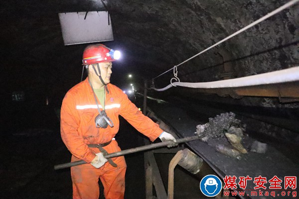 春暖服務忙 ——川煤華榮龍灘公司機關服務隊服務生產一線小記