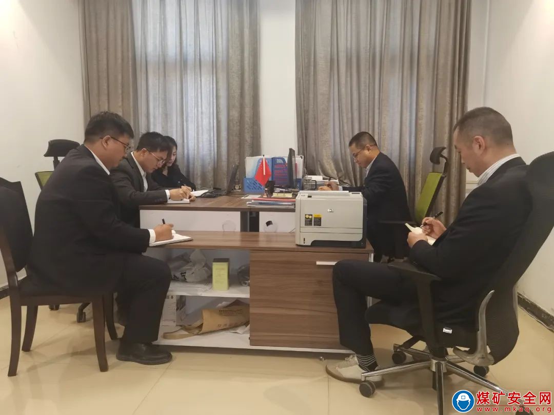 中能袁大灘礦業(yè)智能化辦公室：發(fā)揚(yáng)雷鋒吃苦精神，堅(jiān)決打贏智能化礦井建設(shè)攻堅(jiān)戰(zhàn)