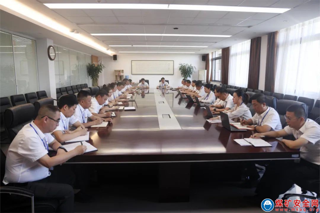 陜西中能煤田有限公司迅速傳達(dá)貫徹陜西煤業(yè)《關(guān)于對(duì)有關(guān)事項(xiàng)進(jìn)一步加強(qiáng)規(guī)范管理的通知》文件精神，要求切實(shí)把思想和行動(dòng)統(tǒng)一到陜西煤業(yè)工作部署上來(lái)