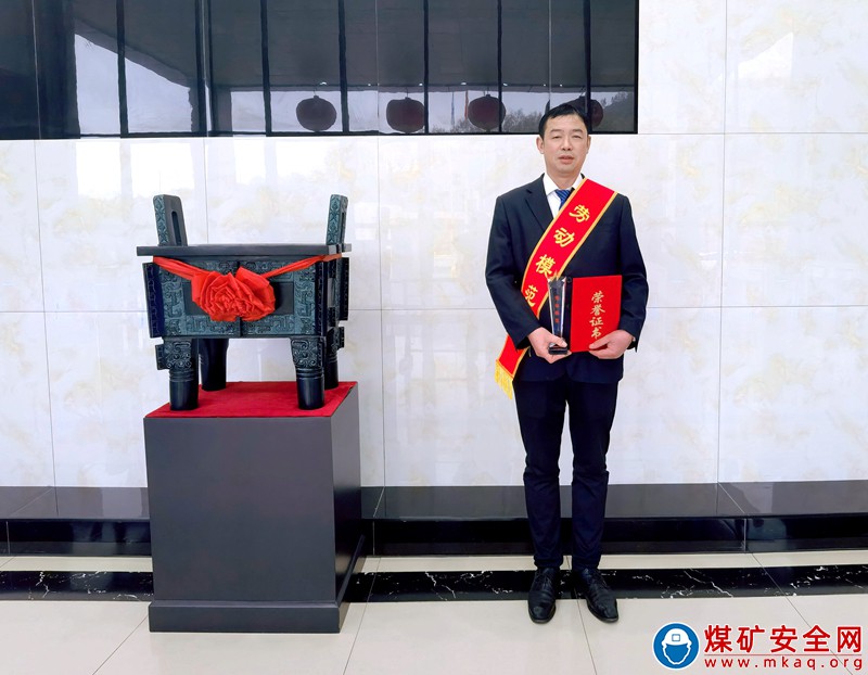 敢打會拼的掘進“領頭羊” ——記集團公司勞動模范招賢礦業(yè)掘進二部七隊隊長李傳銀