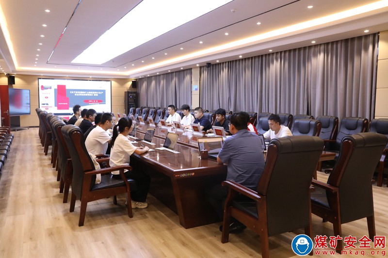 公司黨委書記、董事長(zhǎng)縱峰解讀硬措施 為新入職大學(xué)生筑牢安全防線
