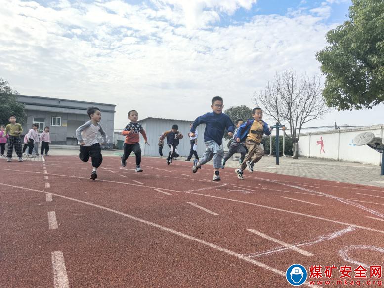 安徽廬江：郭河鎮(zhèn)福元小學(xué)舉行秋季趣味運動會