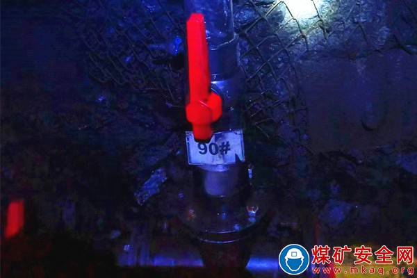 陜煤銅川礦業(yè)玉華煤礦：鉆孔接抽效果好 單孔閥門顯身手