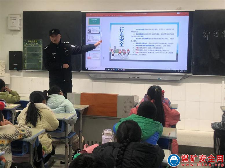 安徽廬江：郭河鎮(zhèn)中心小學(xué)舉行“法治副校長入校園”開學(xué)安全第一課宣講活動