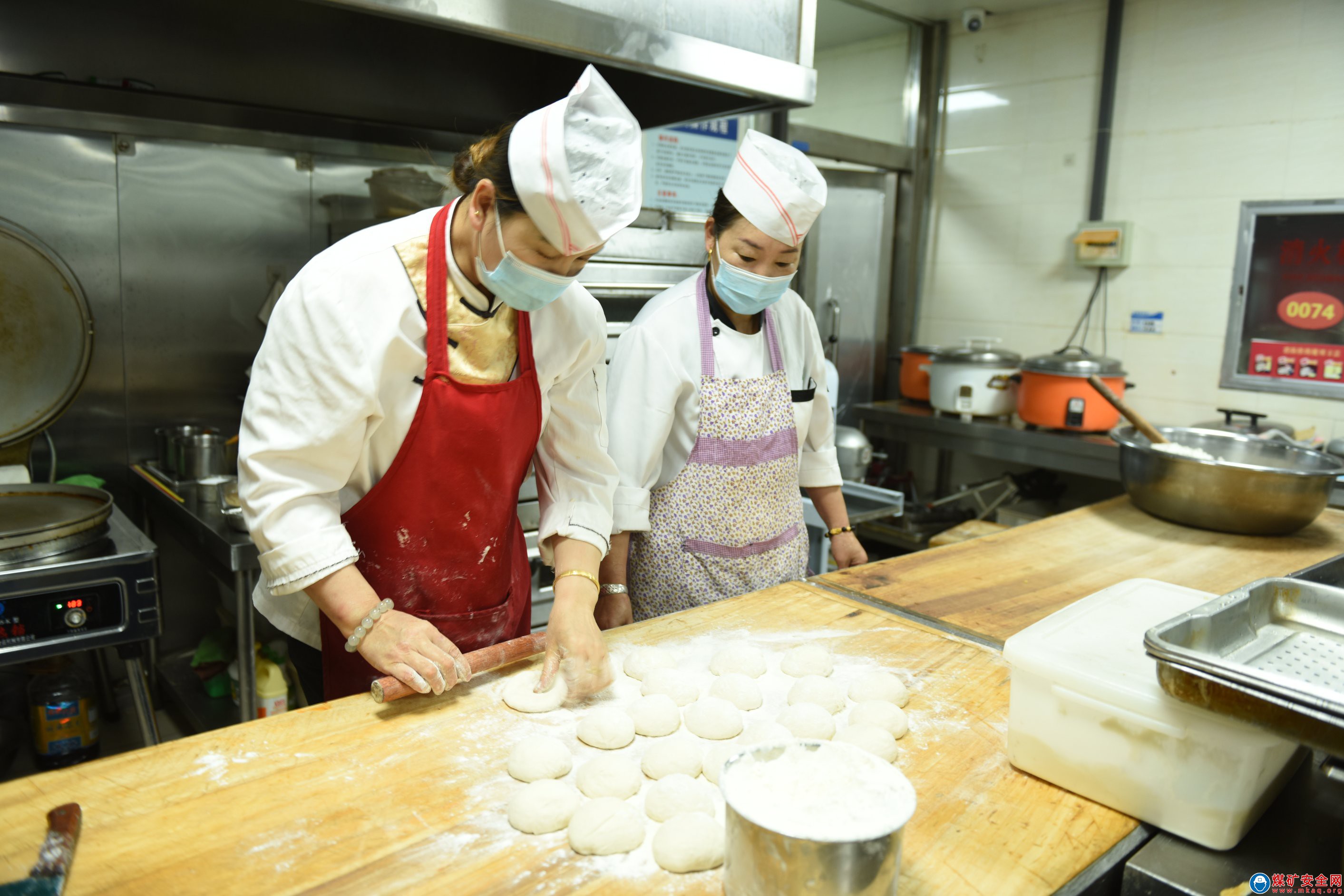 麻家梁煤業(yè)公司：為員工辦“食”事的女工們
